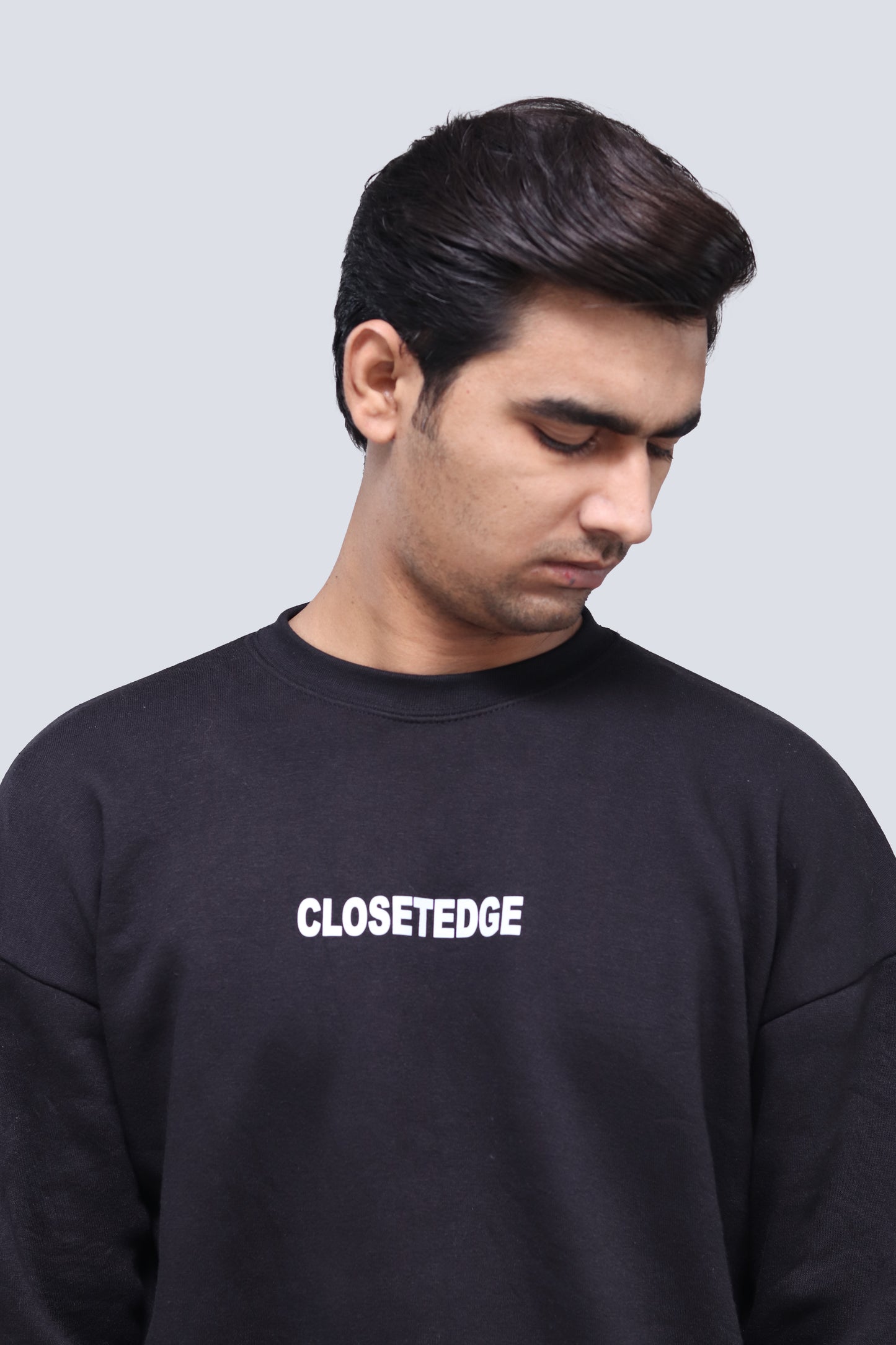 BLACK OVERSIZED SWEATSHIRT