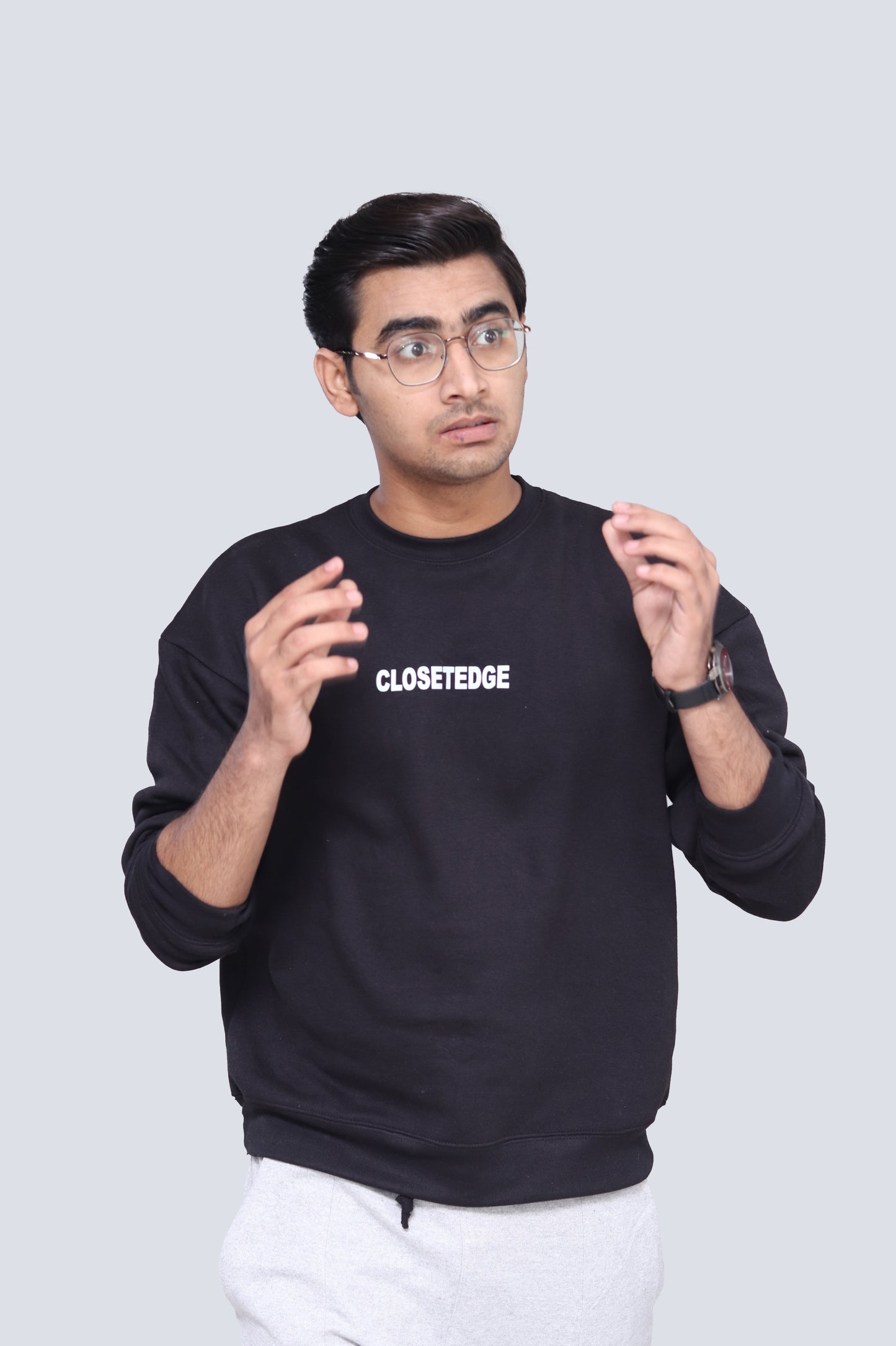 BLACK OVERSIZED SWEATSHIRT